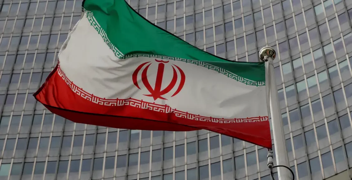 EUA e Irã iniciam negociações nucleares em Genebra enquanto ameaça de guerra se aproxima, alerta Khamenei a Trump