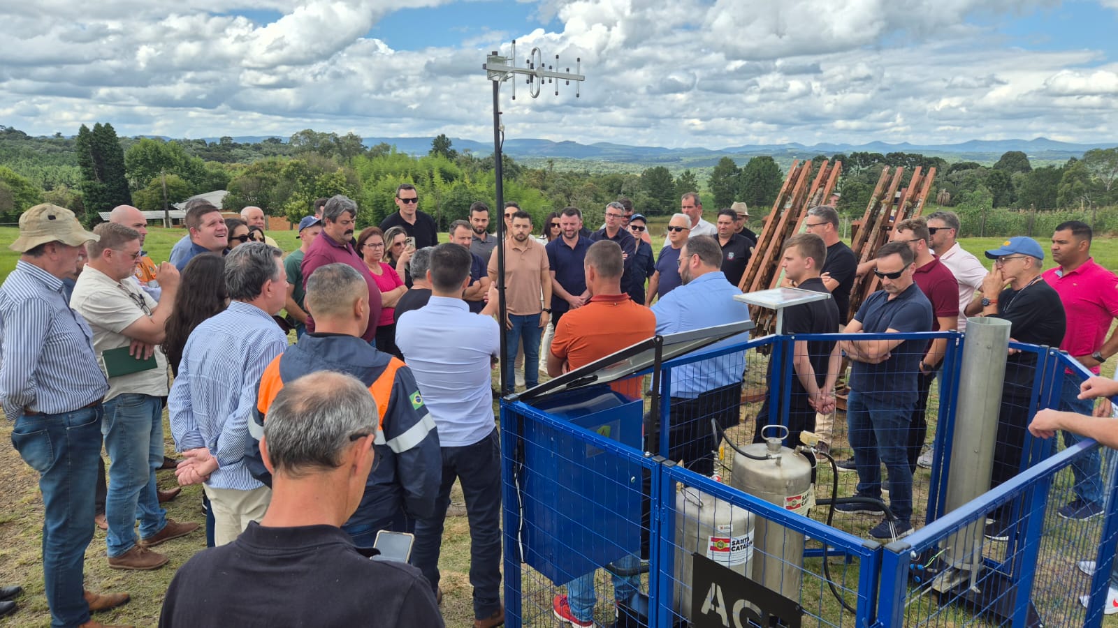 Sistema antigranizo de Santa Catarina é apresentado à comitiva gaúcha