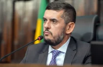 Afastado da presidência pelo STF, Bacellar renova licença na Alerj