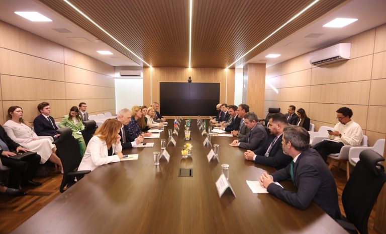 Ministro Fávaro realiza bilateral com ministra da Agricultura da Rússia