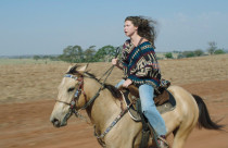 Carol Belarmino - DOMA - Carol galopando com cavalo