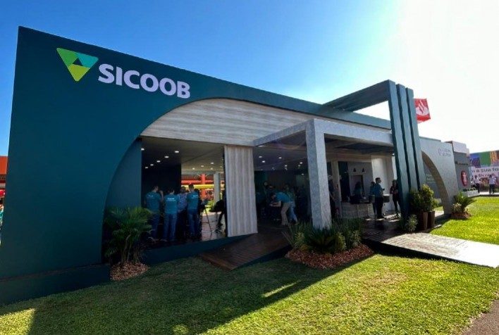 Sicoob movimenta mais de R$ 3,2 bilhões em três dias de Show Rural Coopavel e projeta R$ 4 bilhões até o fim do evento