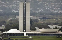 Lula sanciona, com vetos, reajuste salarial para cargos do Legislativo