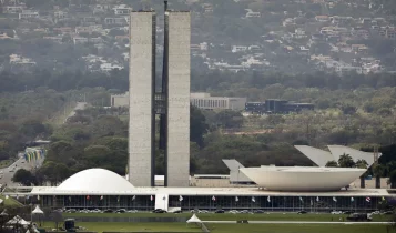 Lula sanciona, com vetos, reajuste salarial para cargos do Legislativo