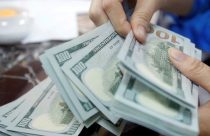 Dólar cai 1,6% e fecha em R$ 5,23 com alívio externo