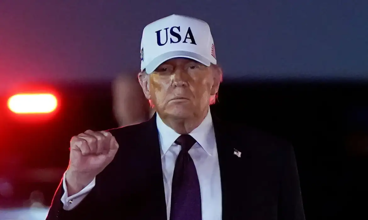 Irã libera passagem de petroleiros no Estreito de Ormuz, anunciou Trump