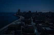 Apagão total em Cuba expõe crise energética agravada pela escassez de combustível