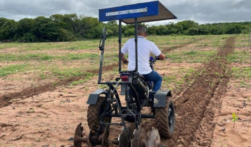 Inovação da Embrapa transforma moto em mini trator para apoiar pequenos agricultores