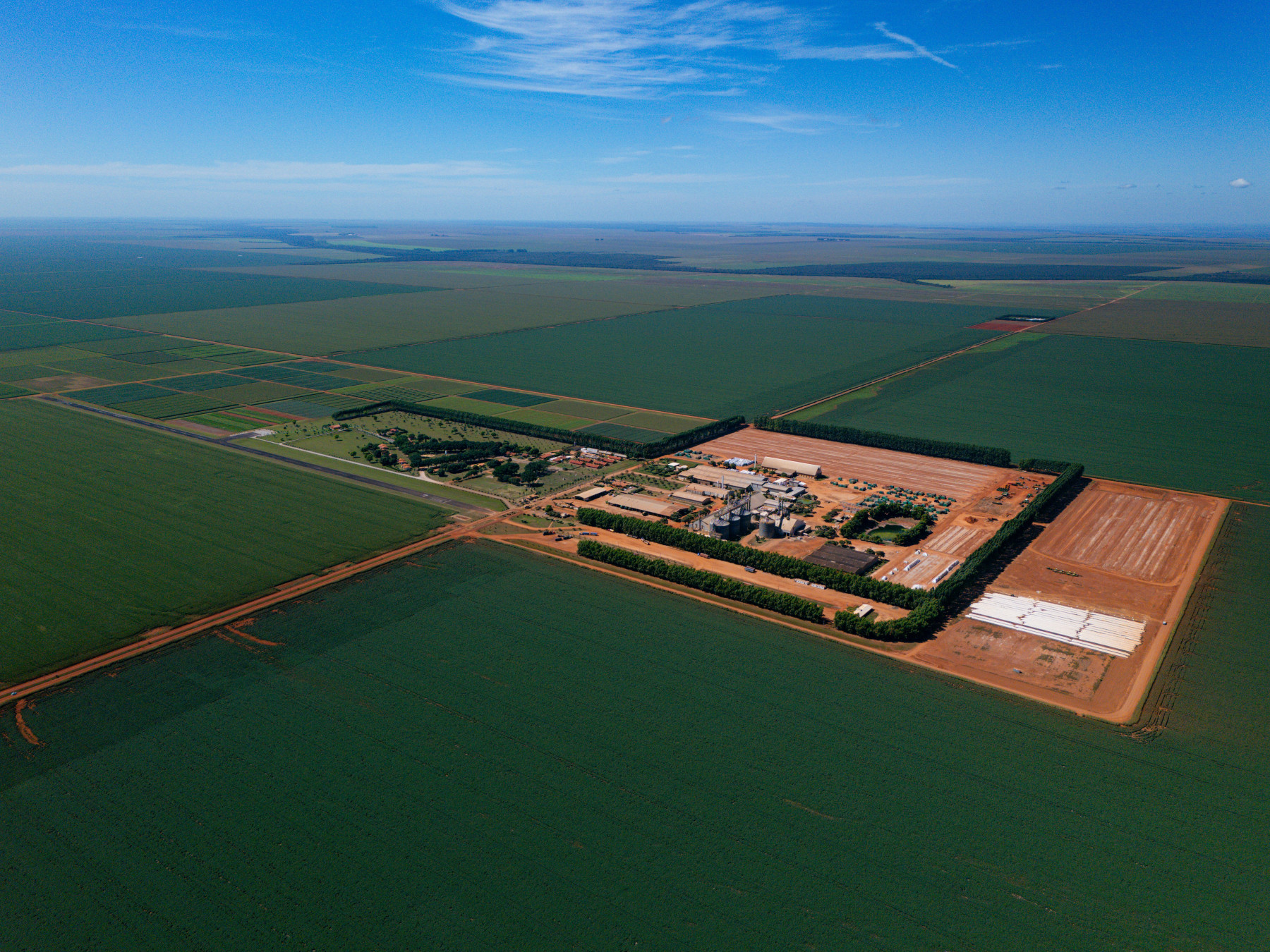 A Fazenda Paiaguás soma 28.038 hectares de área própria e mais de 63 mil hectares de área plantada total