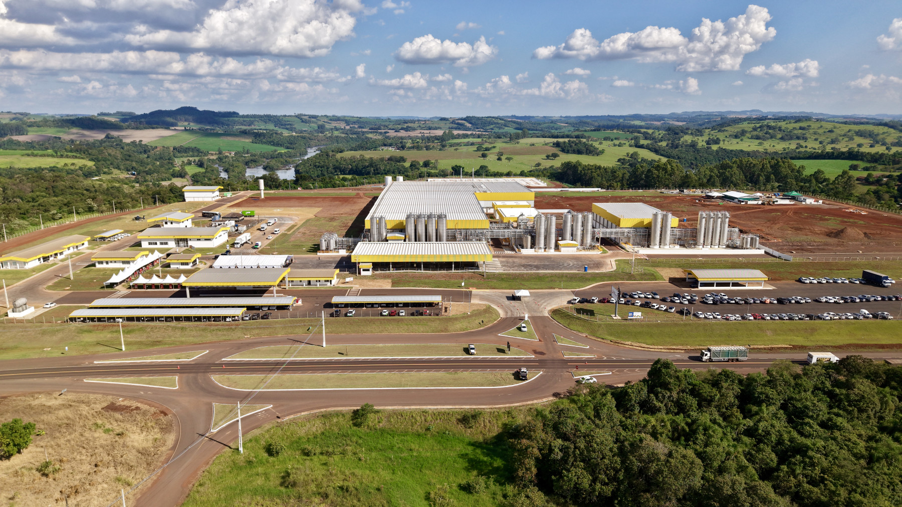 Piracanjuba inaugura gigante do queijo: fábrica de R$ 612 milhões e 1,2 milhão de litros por dia