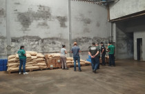 Mapa apreende mais de 1 tonelada de defensivos irregulares e interdita fábrica de fertilizantes em Minas Gerais