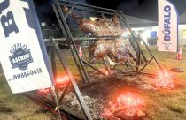 Assado de búfalo esgota em menos de uma hora em Passo do Sobrado
