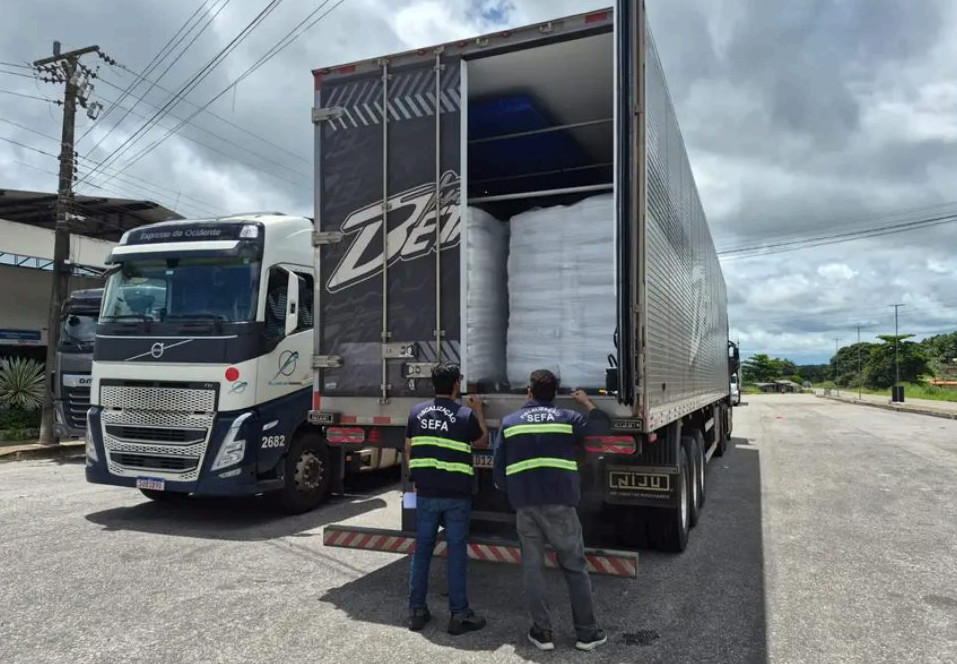 Avaliada em R$ 800 mil, carga de cerveja e açaí é interceptada por fiscalização