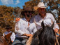 Gusttavo Lima reúne famosos e autoridades em grande cavalgada em Goiás