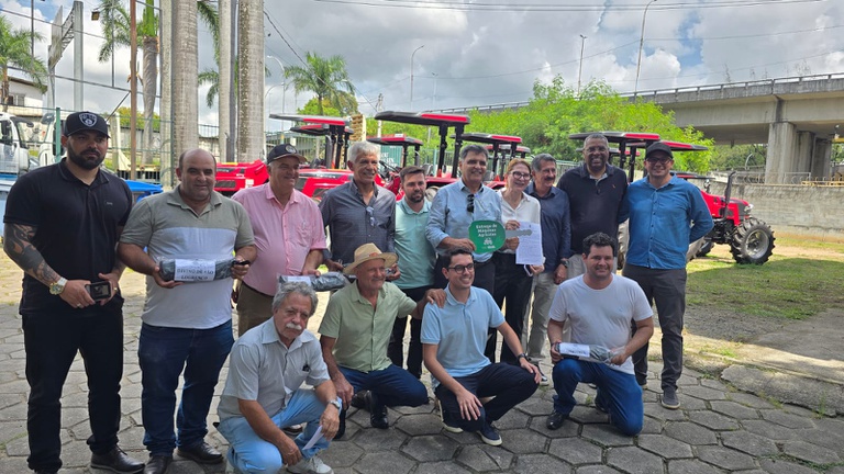 Mapa amplia apoio ao agro capixaba com entrega de tratores agrícolas