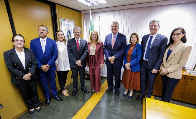 Ministro André de Paula visita Embrapa e reforça prioridade à pesquisa agropecuária