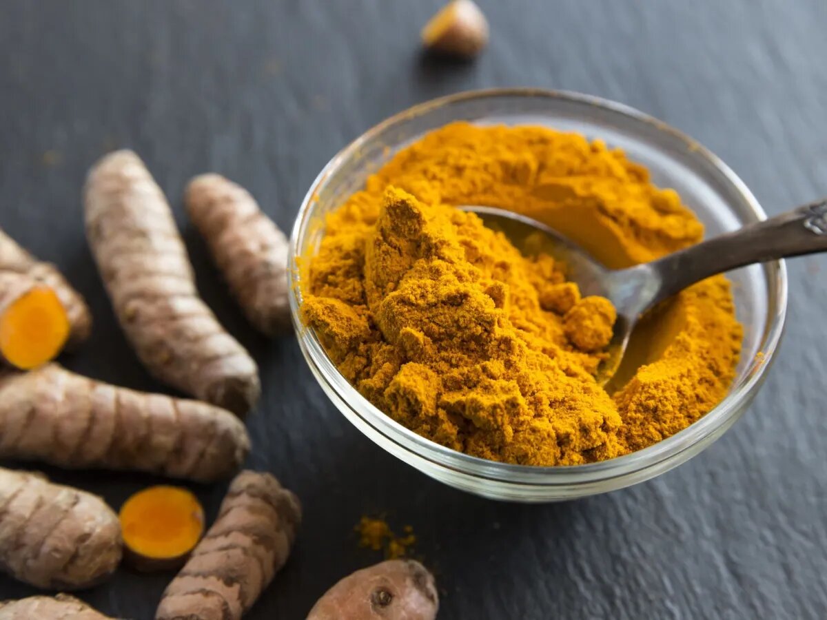 Anvisa alerta para risco de danos ao fígado por medicamentos e suplementos de cúrcuma