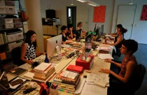 Emprego feminino aumenta 11%, mas desigualdade salarial persiste