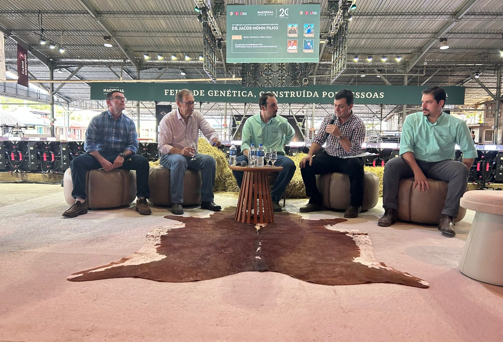 Curso de Jurados abre Exposição Nacional de Hereford e Braford em Esteio