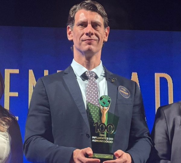 Diretor-geral do Cecafé recebe o prêmio “100 Mais Influentes do Agro 2026”