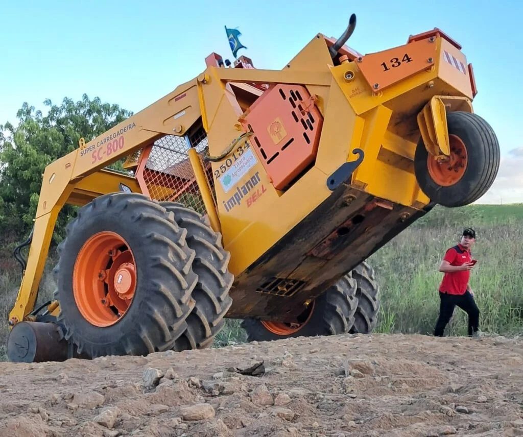 Potência italiana e chassi pernambucano: a máquina que vence inclinações de 40 graus no canavial