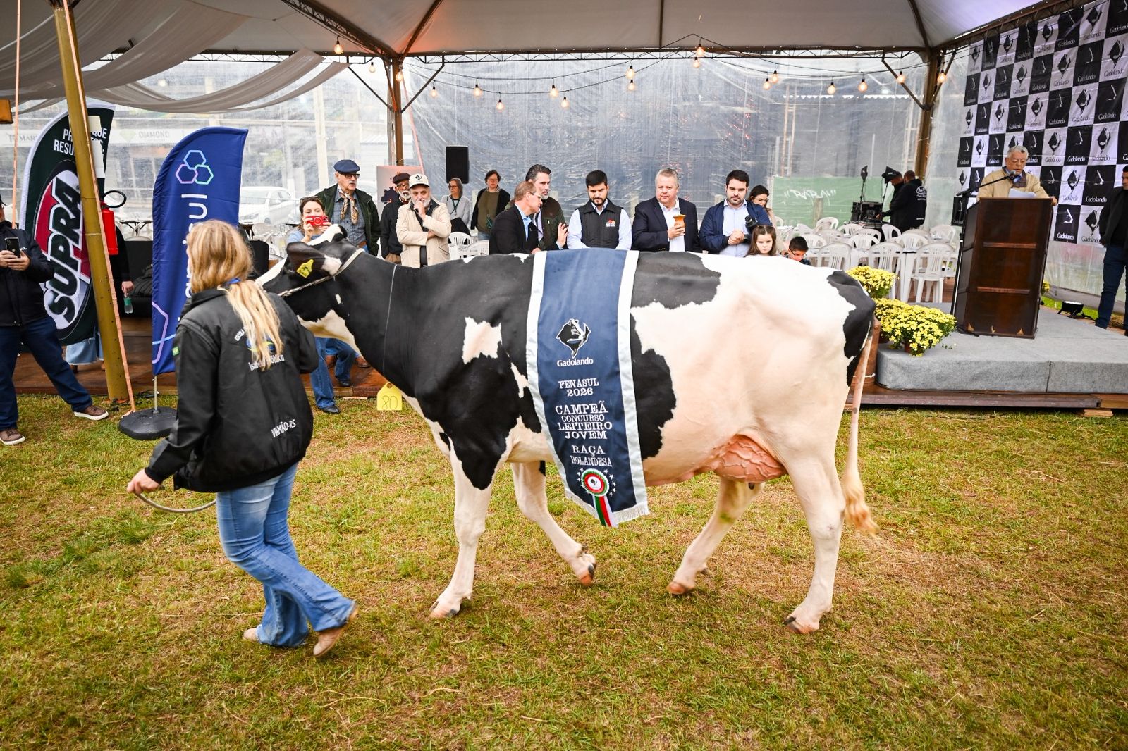 Fenasul Expoleite encerra com 200 mil visitantes e desfile dos campeões