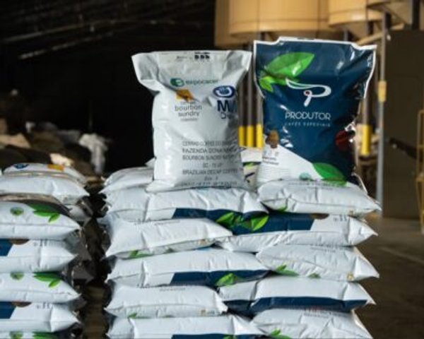 Cooperativa brasileira inova com inédita exportação de café especial naturalmente descafeinado ao Japão
