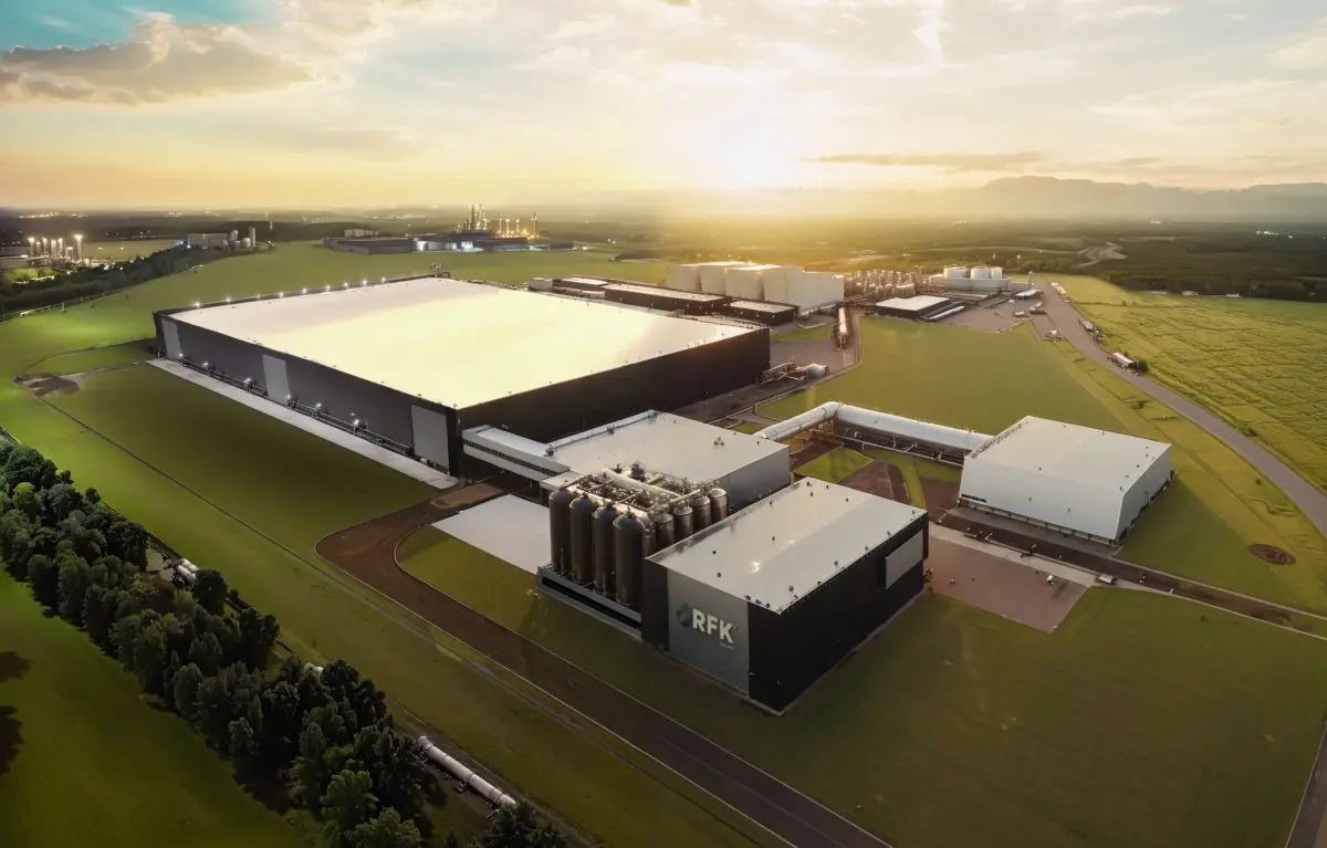 Nova indústria de bebidas no Paraná, do Grupo RFK, terá capacidade para produzir até 1,2 bilhão de litros por ano, ampliando a industrialização, a demanda por matérias-primas e o desenvolvimento econômico da região Sul.