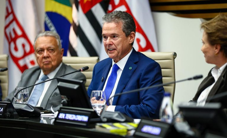 Em São Paulo, ministro André de Paula ouve demandas do agro sobre crédito rural