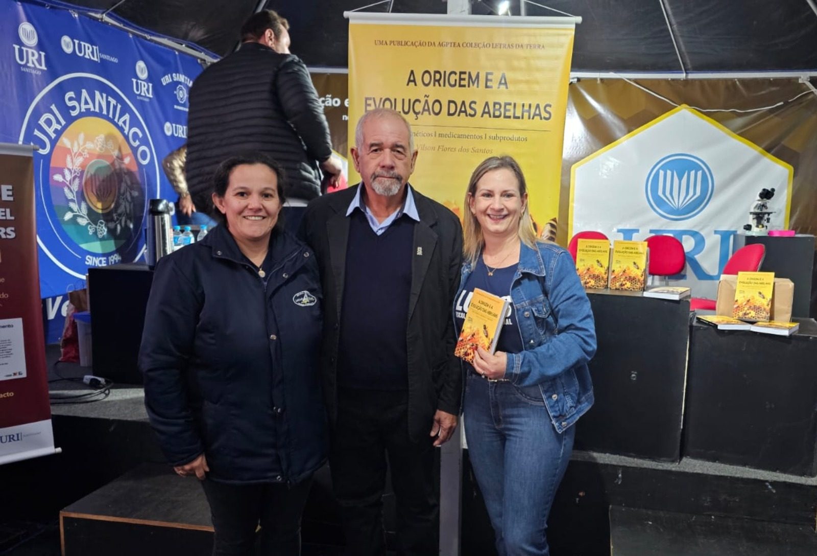 Livro sobre origem e importância das abelhas será apresentado durante a Fenasul Expoleite