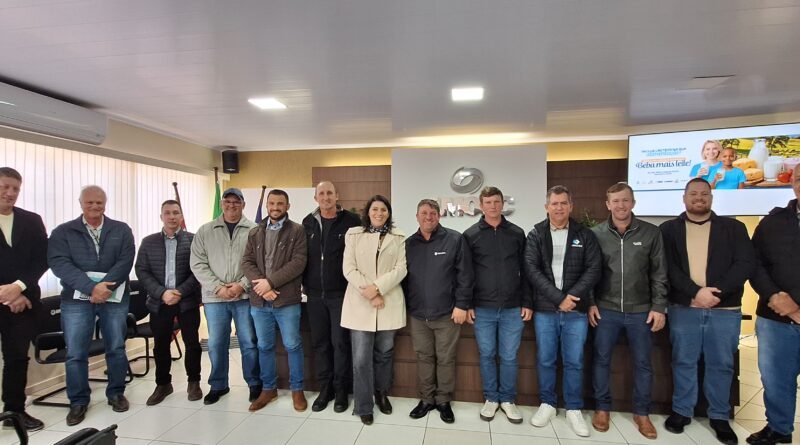 Produtores de leite do Grande Oeste de SC avançam na criação de entidade estadual