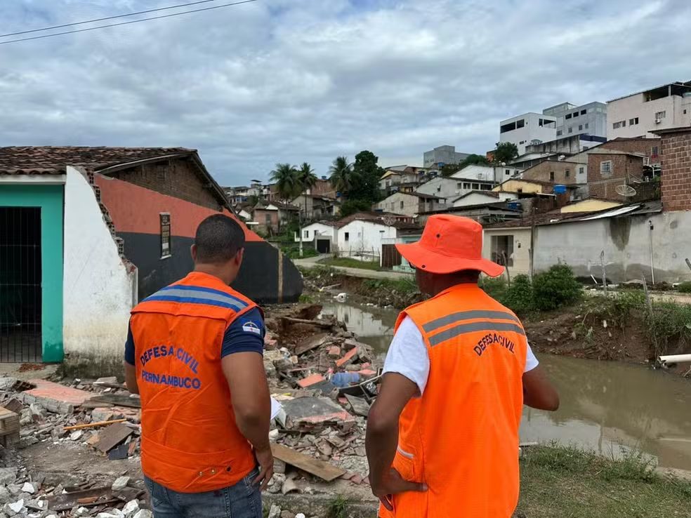 Mais de 9,5 mil pessoas estão desabrigadas ou desalojadas após temporais em Pernambuco