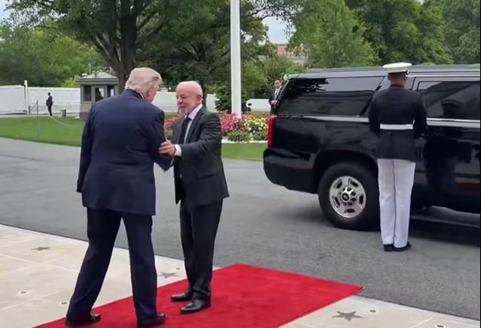 Lula é recebido por Trump na Casa Branca; confira as imagens da recepção oficial