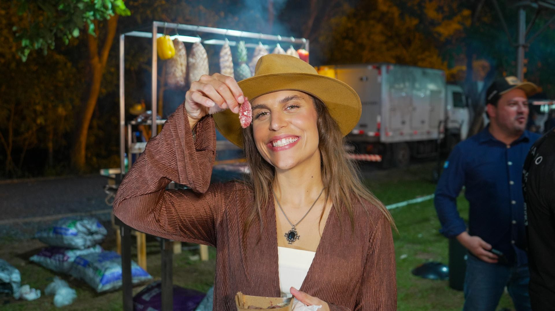 Influenciadora do churrasco com mais de 7 milhões de seguidores elogia qualidade da carne de MT