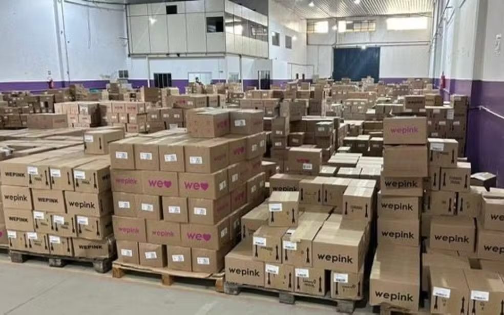 Alimento encontrado em galpão de Virginia apresentava rótulo irregular, afirma Vigilância Sanitária