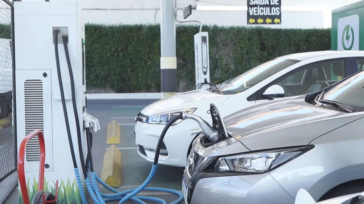 Como a popularização dos carros elétricos pode encarecer os fertilizantes agrícolas